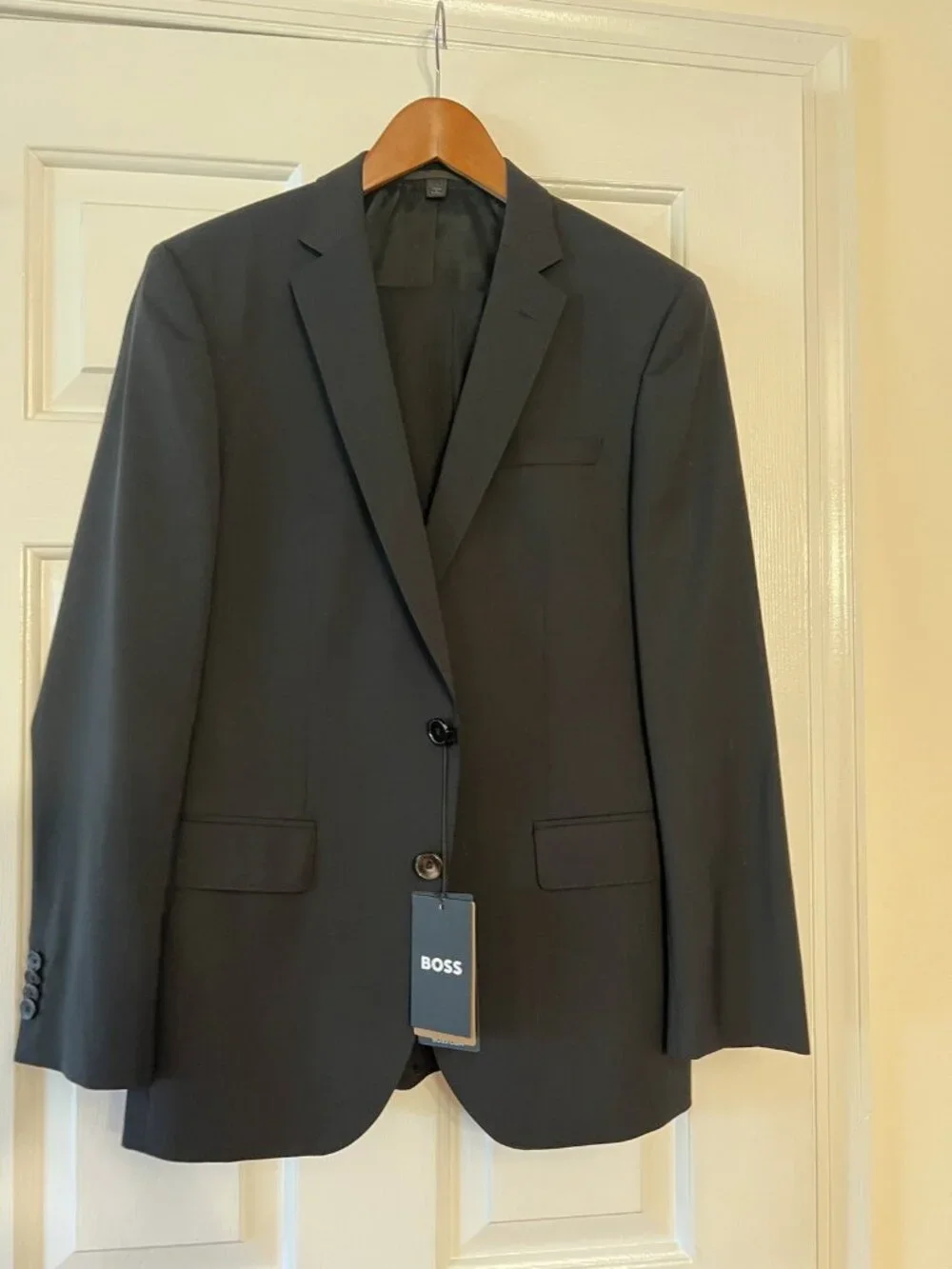 Hugo Boss Huge Genius Black Solid Two-Button Notch Lapel Wool Suit Size 36-R